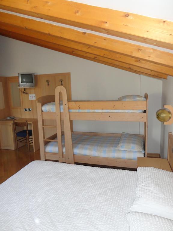 Hotel Al Caminetto Cembra Lisignago Zimmer foto